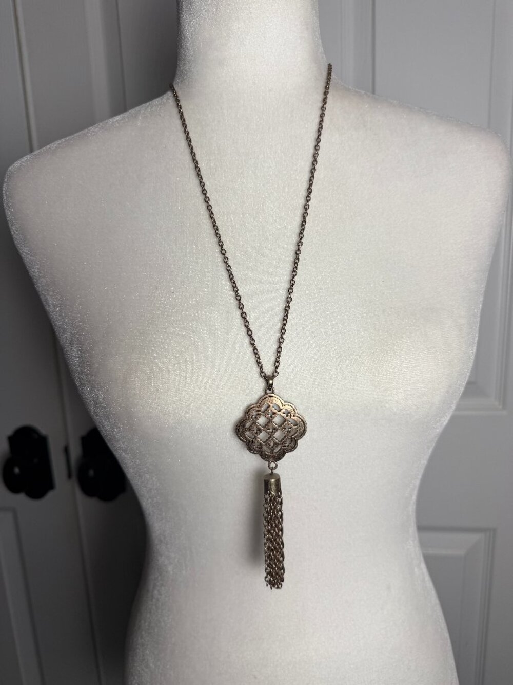 Vintage Gold Tone Quatrefoil Tassel Chain Pendant Necklace